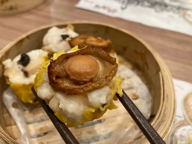 鮑魚北菇燒賣皇