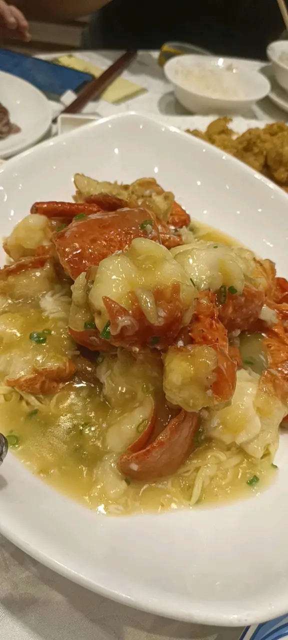 一斤半, 肉質鮮甜可口。 絕對比你食西餐 嗰隻雪藏龍蝦好味100倍