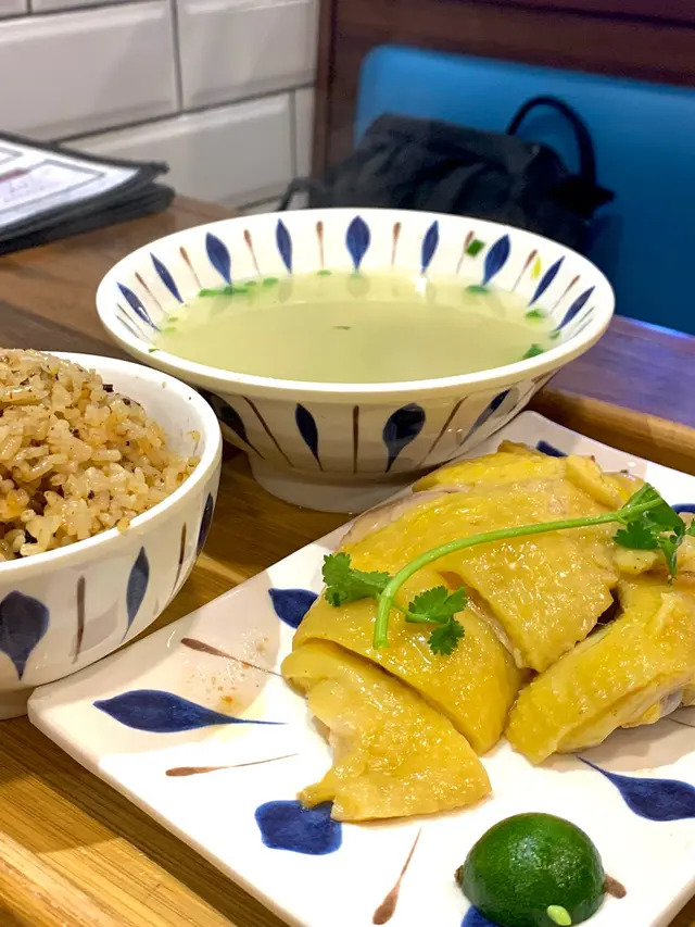 招牌海南雞飯配雞雜冬瓜湯