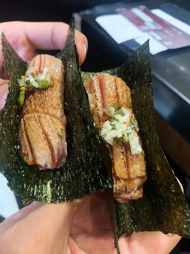 肥美的吞拿魚與脆卜卜紫菜的配搭,是邪惡的象徵!用滿滿的油脂作結尾簡直無得輸!