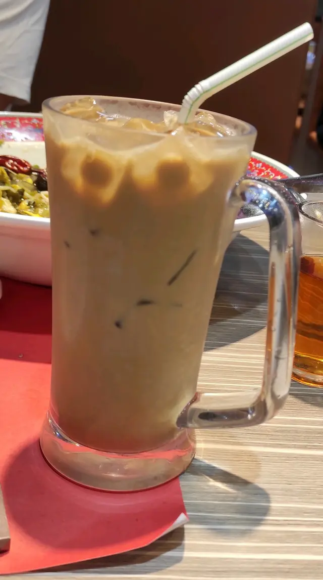 最開心見到有水吧，唔鍾意汽水的我，夜媽媽都有奶茶飲