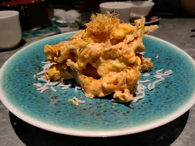 黃袍金衣