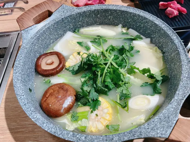 芫茜豬骨湯底