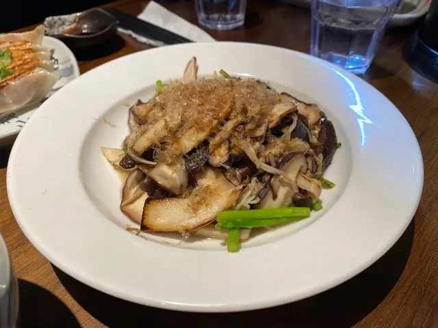 牛油蘆筍炒什菌