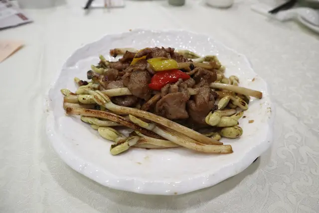 甜麵醬黑豚肉炒花生芽