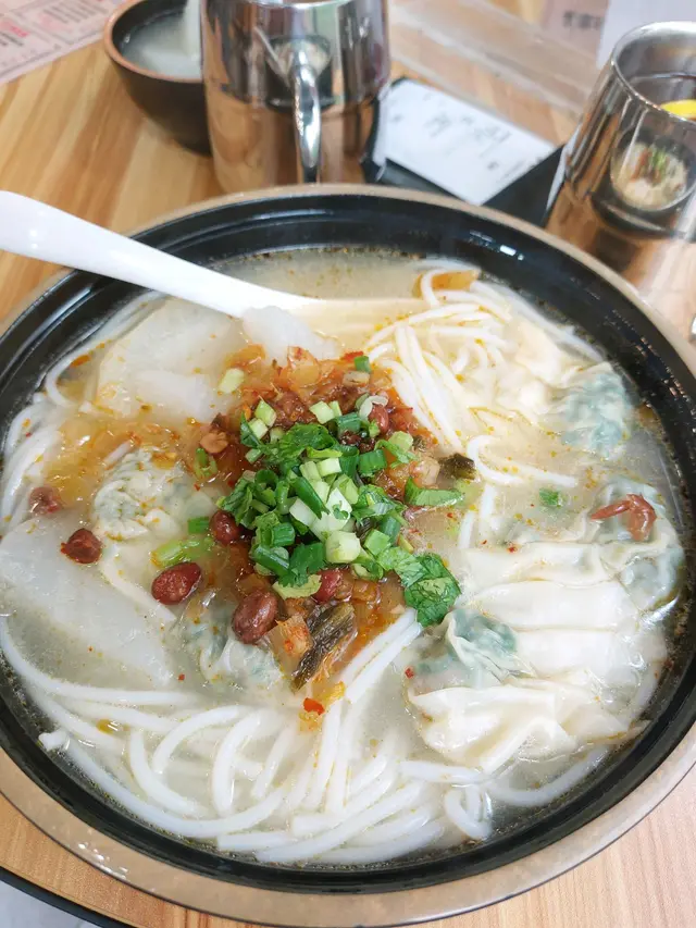 韭菜餃酸辣米線