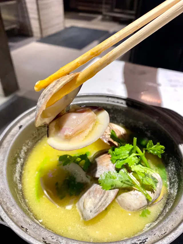 香草牛油煮鮮大蜆