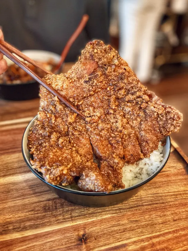 那個滷排骨便當