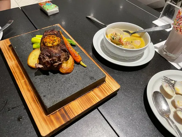 蜆和湯鮮甜可口，牛肉質地飽滿幾好味