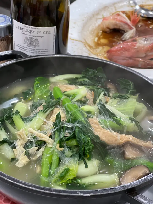 雜菜煲用料足，湯底夠清