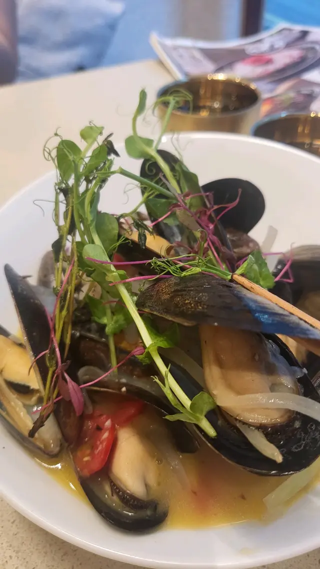 紐西蘭藍青口🦪。配香草牛油清酒汁