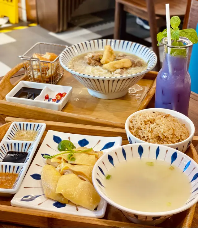 招牌海南雞飯配雞雜冬瓜湯
