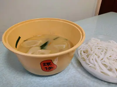 蟲草花素湯Omni新豬肉芹菜餃子米線