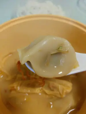 蟲草花素湯Omni新豬肉芹菜餃子米線