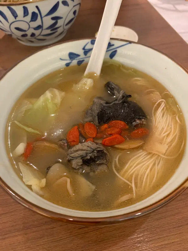 麻香烏骨雞麵線