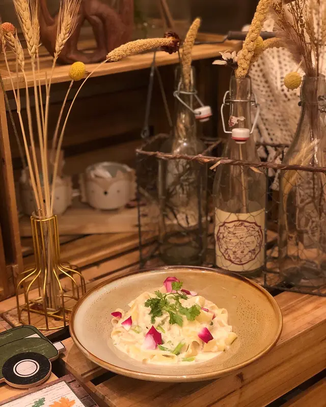 蟹肉蘆筍闊意大利麵配忌廉汁