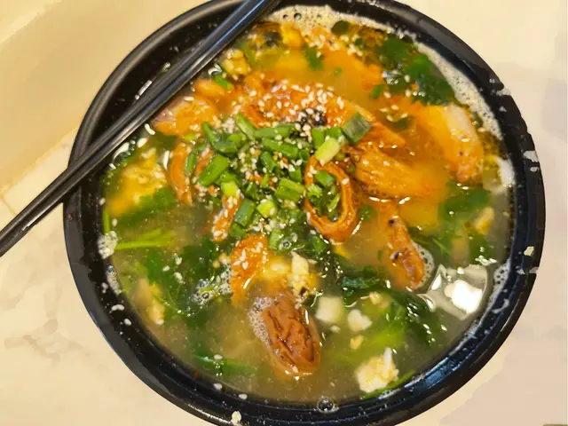 秘製豬頸肉 & 麥芽滷大腸金銀蛋芫荽湯