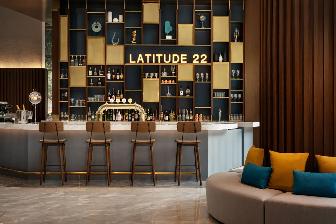 LATITUDE 22
