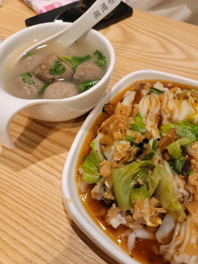 蝦米菜甫腸粉 + 牛丸湯
