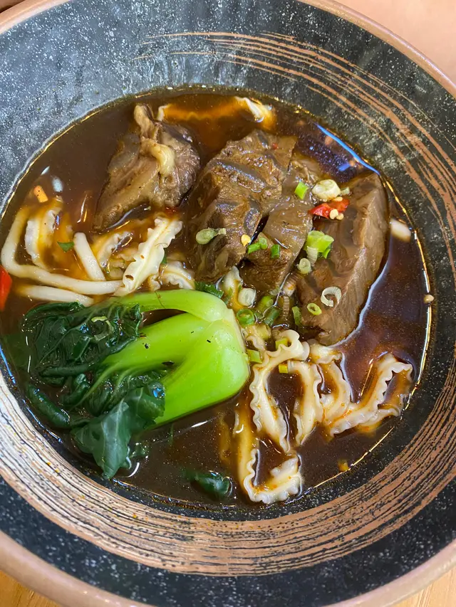 阿Roy牛肉麵(刀削麵底)