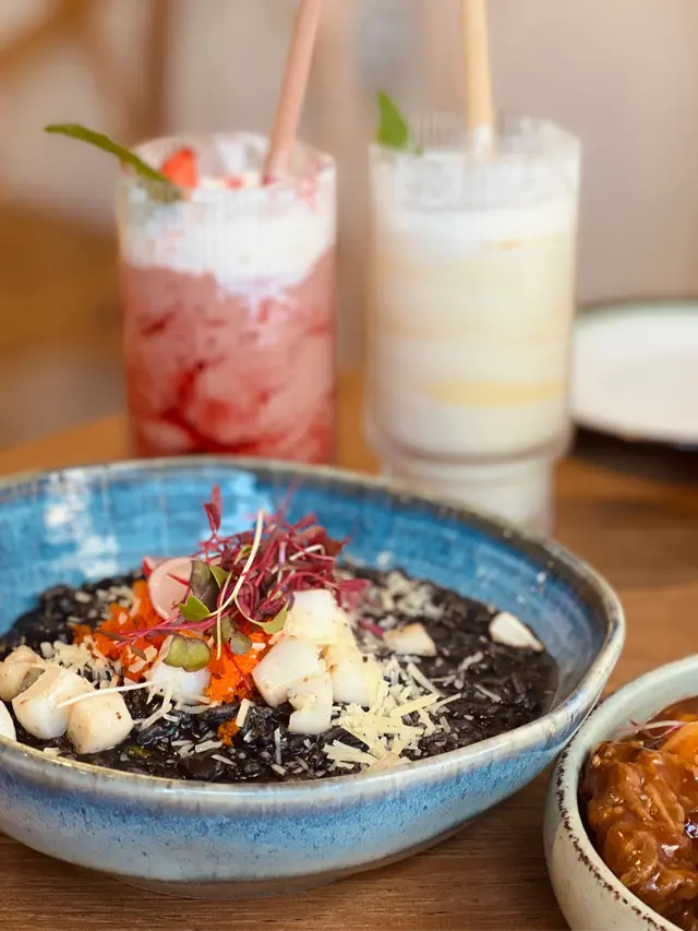 香煎墨魚忌廉墨汁意大利飯