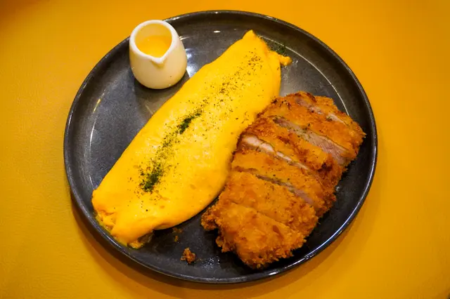 脆脆吉列豬扒芝士歐姆蛋包飯