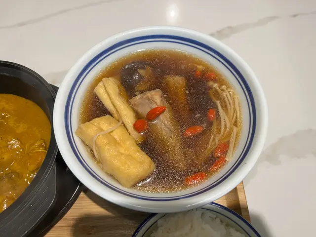 檳城椰香咖喱雞飯配肉骨茶