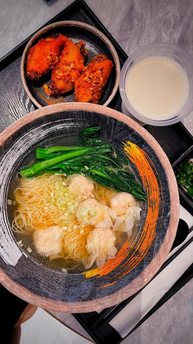 韭黃雲吞麵配蒜香雞翼