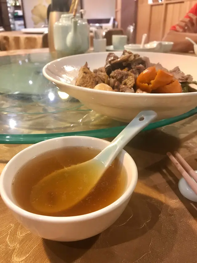 原鼎燉龍利葉青欖柑桔黑毛豚肉湯