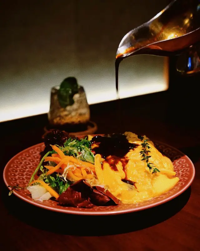 日式紅酒燉牛肉蛋包飯