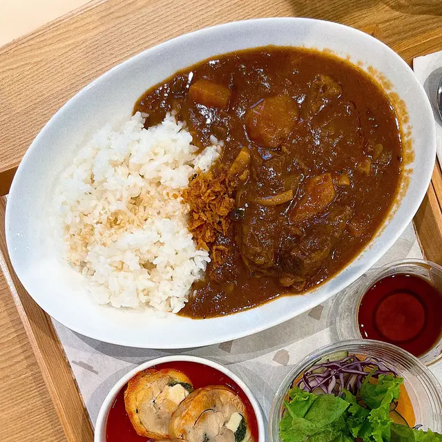 嚟到依度又點可以錯過咖喱飯🤤一大碗嘅咖喱飯真係好誘人🍛