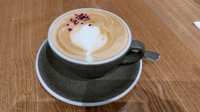 香煎8oz紐西蘭肉眼牛扒伴黑椒汁配薯菜