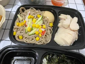 慢煮鸡胸溏心蛋荞麦面