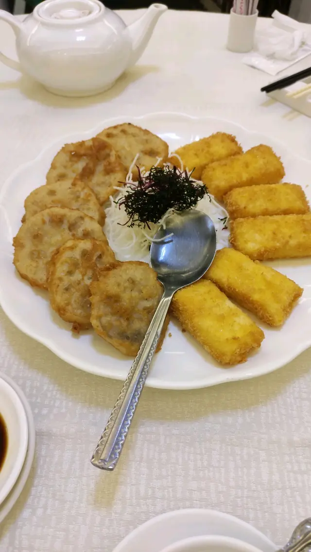 金錢蓮藕餅拼大良炸鮮奶
