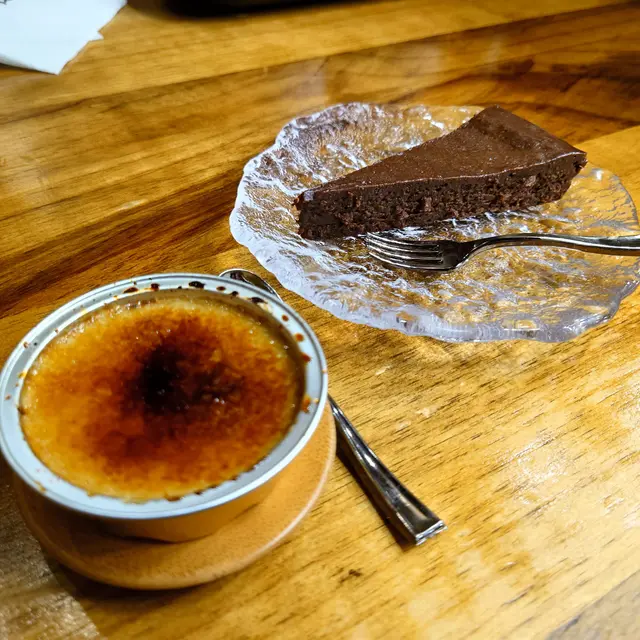 紅茶焦糖燉蛋
厚身幼滑茶味濃
朱古力蛋糕