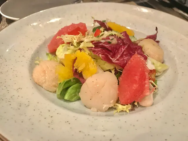 香煎帶子配柑橘沙律