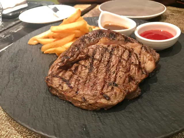 香烤肉眼扒配薯條