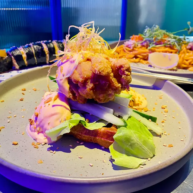 炸雞辣醬牛角包窩夫