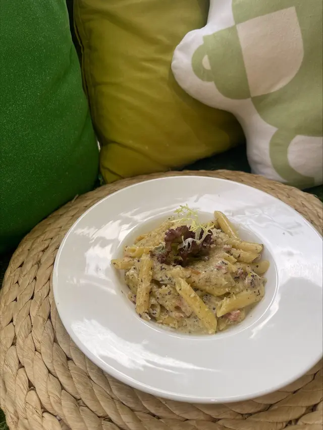 卡邦尼蛋汁長通粉加黑松露醬