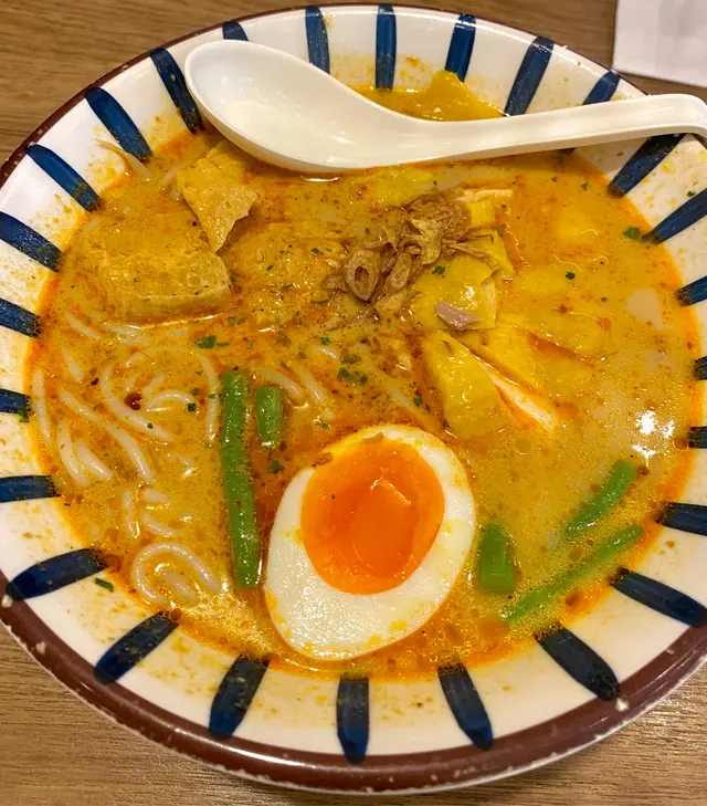 馬六無骨海南雞喇沙米線