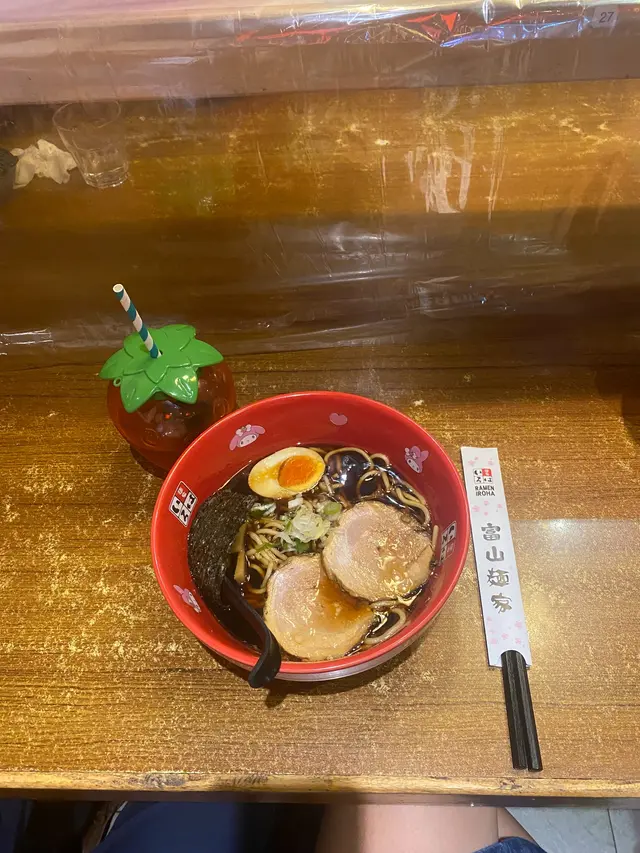 冠軍黑醬油拉麵