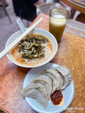 雪菜肉絲湯麵+ 煎鍋貼 - 銅鑼灣的上海香港麵家