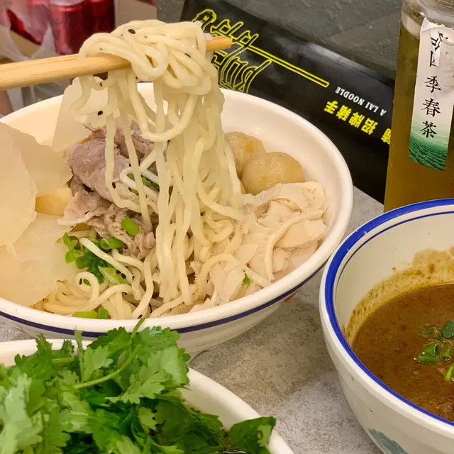 阿荔特濃沙嗲車仔沾麵