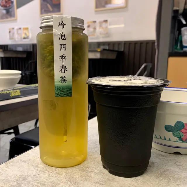 四季春冷泡茶 / 鮮豆漿