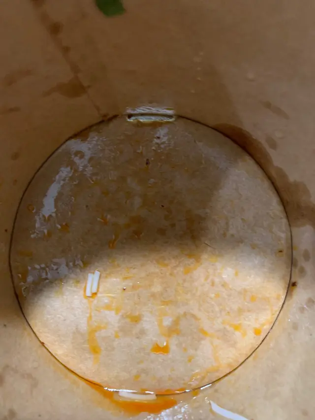 湯倒米粉兜就瀨晒嘢