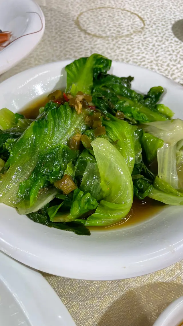 送嘅青菜一碟，坐底咩都食晒已經一個鐘頭都嚟唔到呢碟青菜🥬仲要三催四請先至嚟，咁唔想俾客人干脆唔好同客講送青菜喇