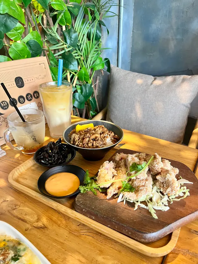 鹽酥雞扒滷肉飯