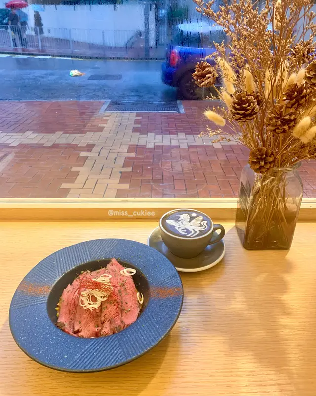 香月園焙茶鮮奶 & 慢煮美國安格斯牛板腱新奥爾良飯