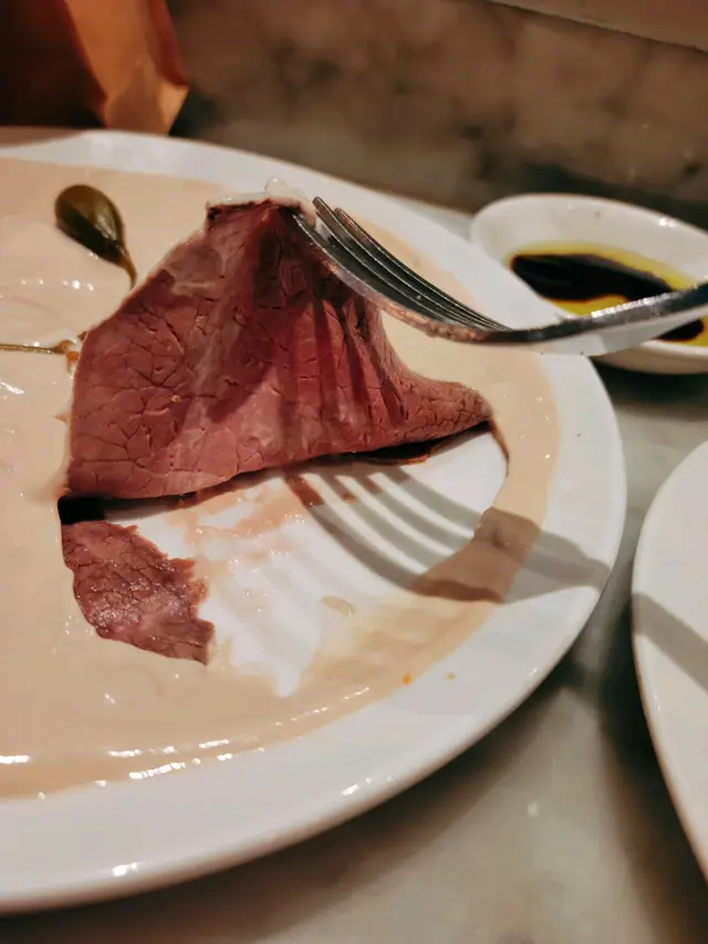 吞拿魚醬小牛肉