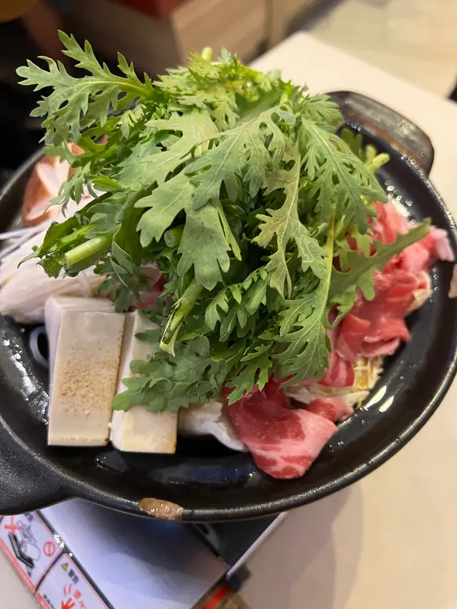 牛肉火鍋用料十足,味道不錯